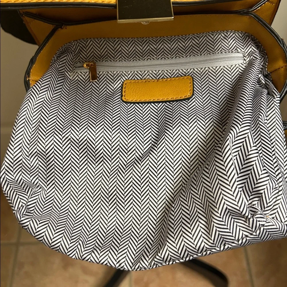 Purse, Brown camel 100% PVC, Lining 100% Polyester with gold snap closure, EUC